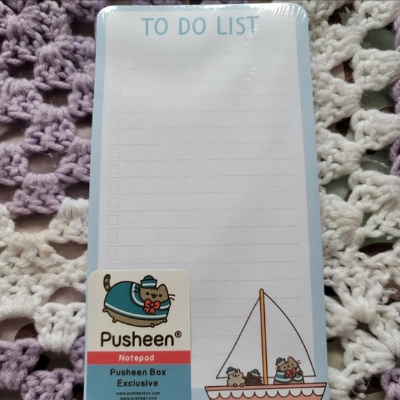 Limited Edition Pusheen Vinyl Figurine and Notepad - Picture 2 of 2